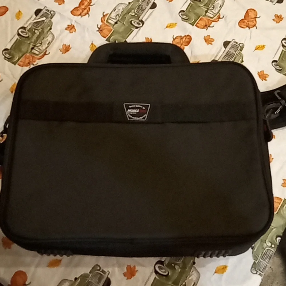 Mobile edge corporate laptop briefcase